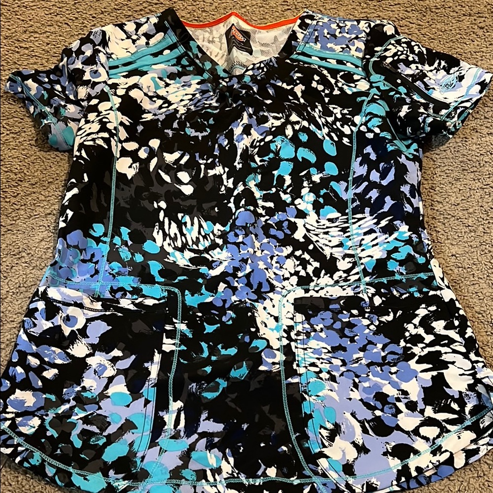 Cherokee Infinity Abstract Print Scrub Top